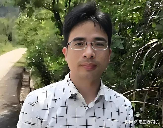 “1284元的拖鞋，才是有钱人的松弛”，宝妈反向穿搭，被嘲不体面