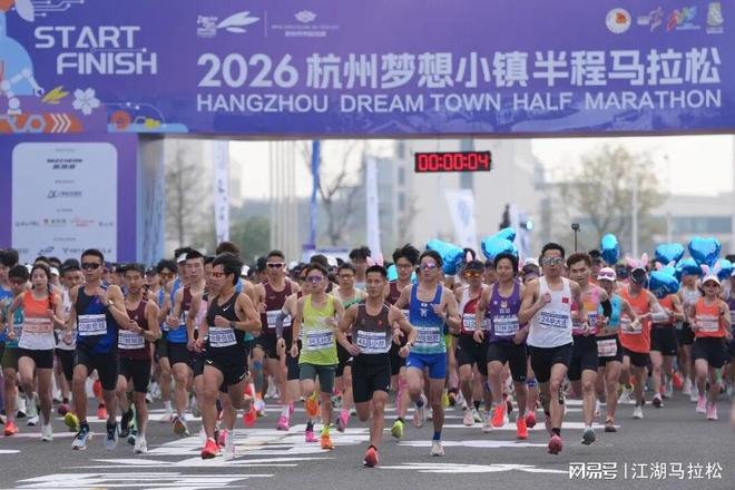 湖人终于开窍!欲3换1引进顶级内线,三巨头成雏形,詹姆斯尴尬