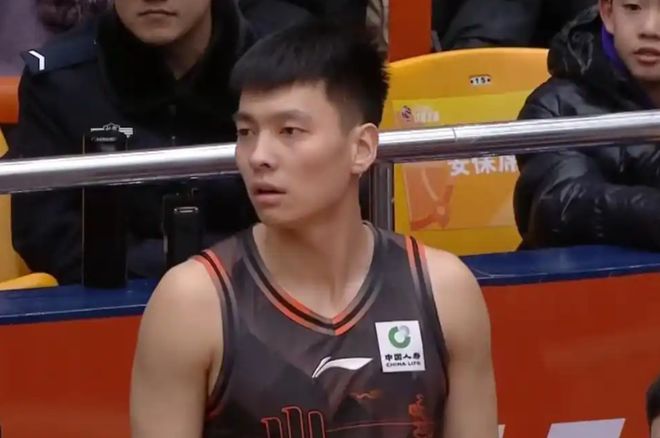 18点官宣!中国男篮21人名单出炉:杨瀚森、王俊杰领衔,赵睿落选
