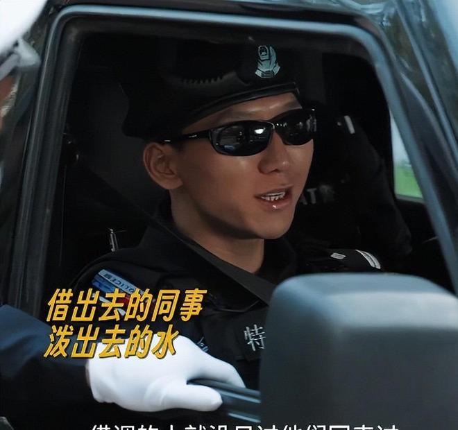 戴伟浚晒与韦世豪合影:跟豪哥换球衣,追星成功