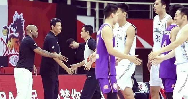 官媒怒批罗永浩,上次一句话干翻西贝,这次翻个“大跟头”