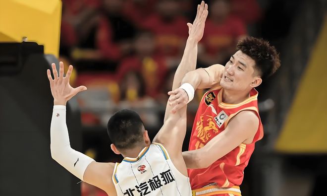 最高2年1.2亿！小卡将与猛龙开启续约谈判 舅舅已不再担任经纪人
