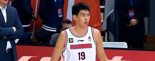 儿子参军牺牲，母亲悲痛欲绝，17年后一军区司令来信：请娘来北京