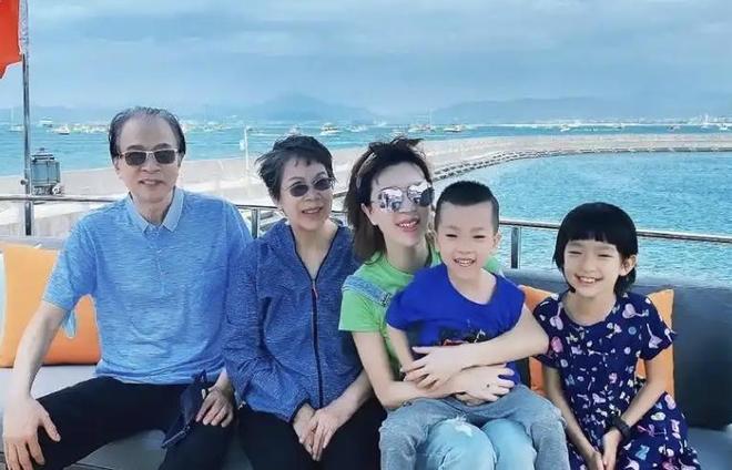 古德伍德速度节:法拉利技师与安东内利合影,诺里斯、罗西将出席
