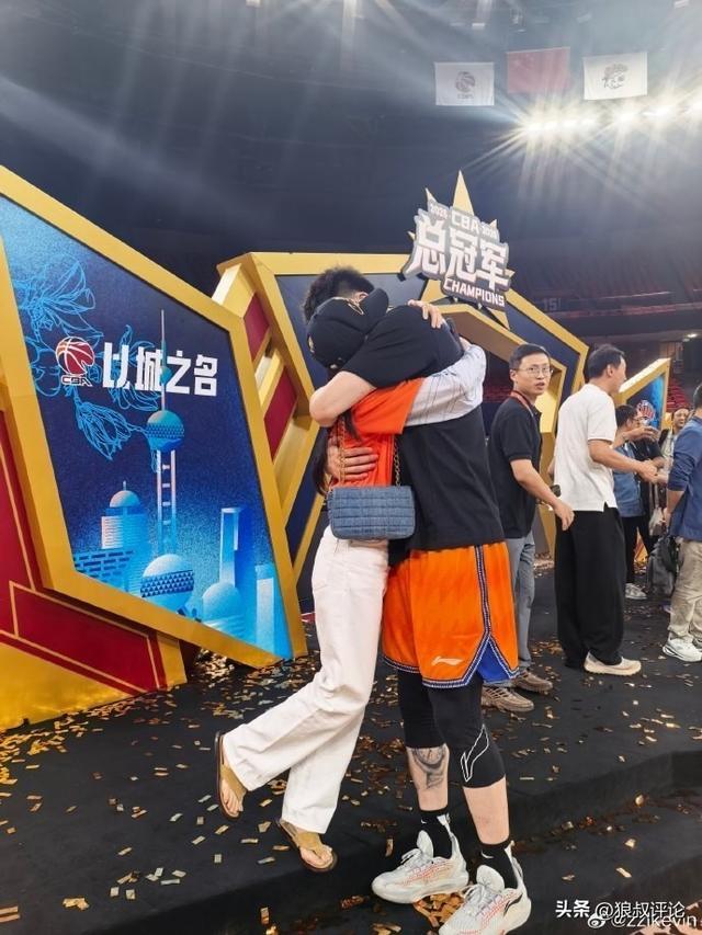 斯卡洛尼:我们很幸运,对方有人被罚下后我们才得以大举进攻