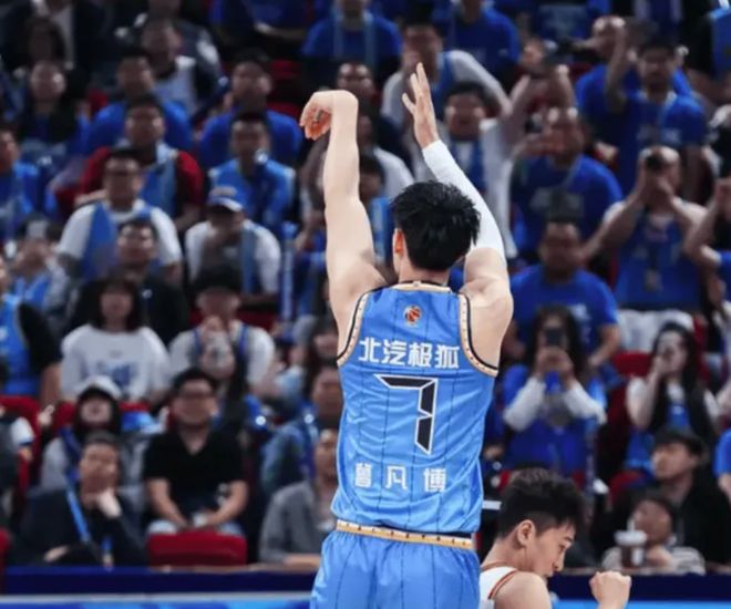 G联赛DPOY+亚洲第一控卫！快船连签2人，小卡1换7交易难产