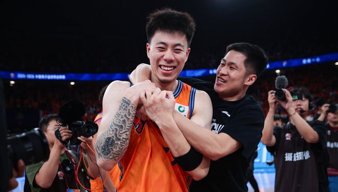 CBA最新消息!王岚嵚确定留队,广东宏远报价NBA名将