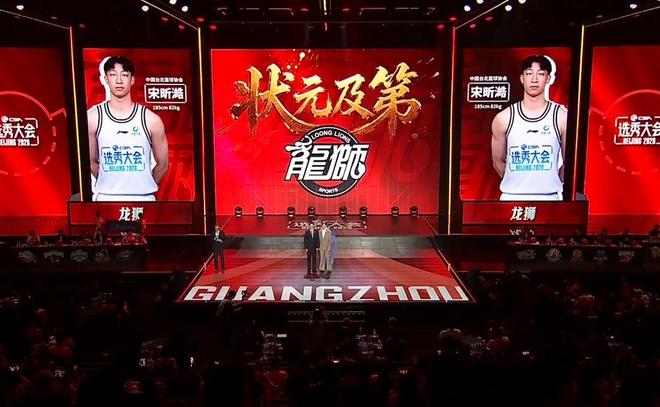 胡金秋交易生变！球员本人具备一票否决权，山西上海抢人难度增大