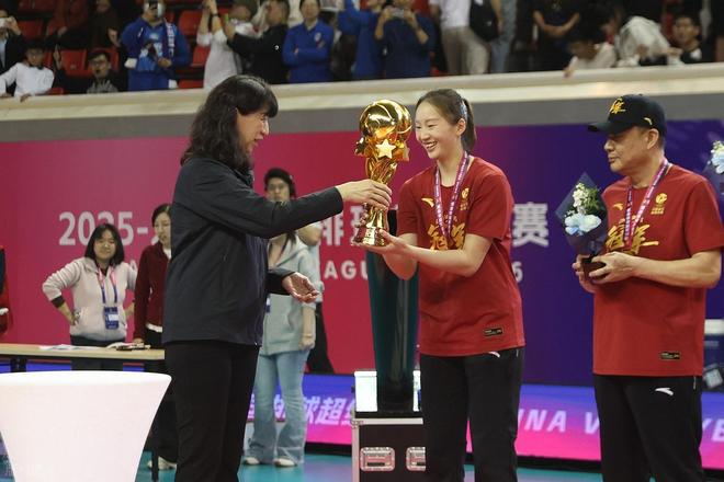 尊重对手、珍惜粉丝、修养拉满!难怪全网偏爱哈兰德!