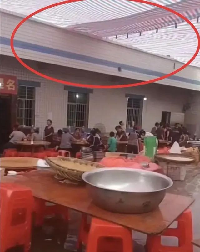 许家印父子三人同日获刑!和前妻丁玉梅共育两个儿子,履历都相当不简单,一个清华,一个哈佛