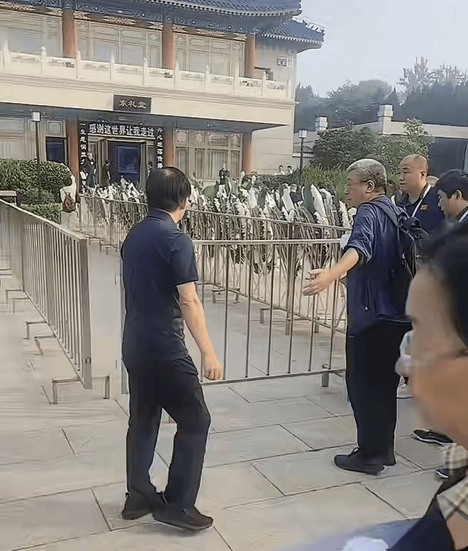 6中1!女篮首发中锋多次空篮不中+场上散步,距离开国家队不远了